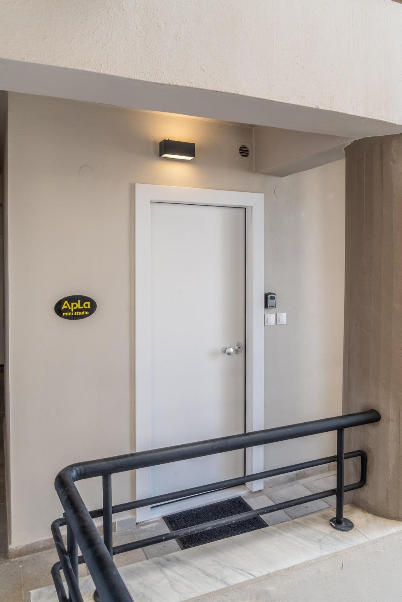 Apla Mini Studio In Downtown 이라클리온 외부 사진